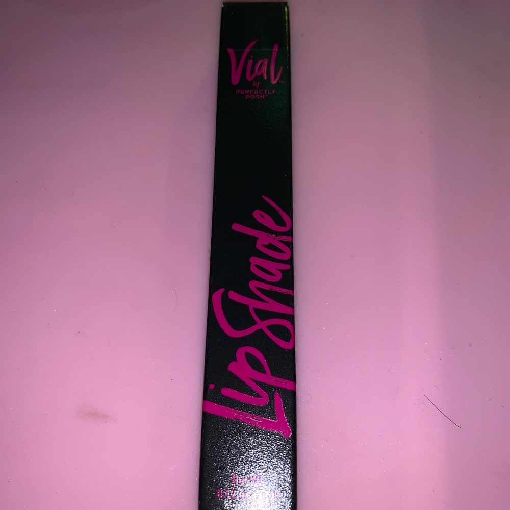 Sealed perfectly Posh lip shade love the Wine